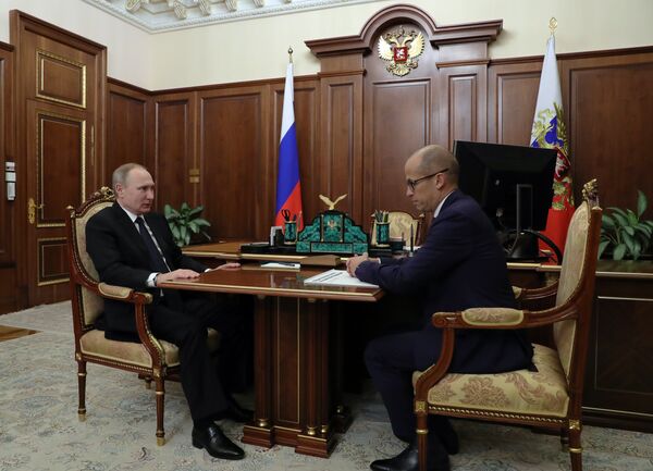 Президент РФ Владимир Путин и секретарь Общественной палаты РФ Александр Бречалов во время встречи. 4 апреля 2017 Президент РФ Владимир Путин и секретарь Общественной палаты РФ Александр Бречалов во время встречи. 4 апреля 2017