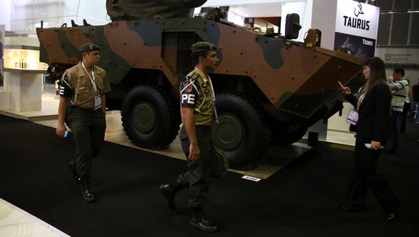 Танк на выставке LAAD 2017 Defense and Security в Рио-де-Жанейро, Бразилия, 4 апреля 2017 Танк на выставке LAAD 2017 Defense and Security в Рио-де-Жанейро, Бразилия, 4 апреля 2017