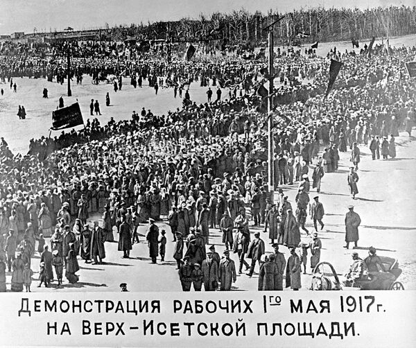 Демонстрация 1 Мая 1917 года на Верх-Исетском заводе Демонстрация 1 Мая 1917 года на Верх-Исетском заводе