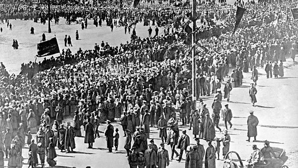 Демонстрация 1 Мая 1917 года на Верх-Исетском заводе Демонстрация 1 Мая 1917 года на Верх-Исетском заводе