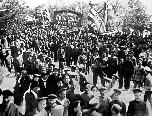 Первомайская демонстрация в Севастополе в 1917 году Первомайская демонстрация в Севастополе в 1917 году