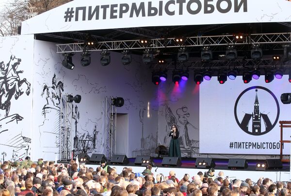 Певица Диана Гурцкая выступает на концерте в рамках акции памяти и солидарности Питер - Мы с тобой! в Москве Певица Диана Гурцкая выступает на концерте в рамках акции памяти и солидарности Питер - Мы с тобой! в Москве