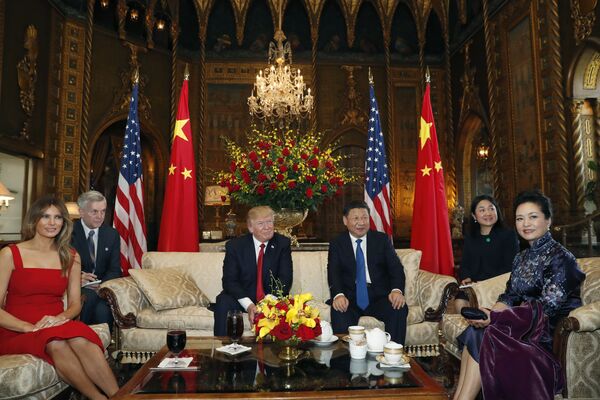 Встреча президента США Дональда Трампа и председателя КНР Си Цзиньпина в поместь Мар-а-Лаго в Палм-Бич. 6 апреля 2017 Встреча президента США Дональда Трампа и председателя КНР Си Цзиньпина в поместь Мар-а-Лаго в Палм-Бич. 6 апреля 2017