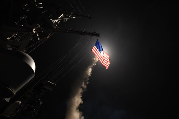 США нанесли ракетный удар по авиабазе в Сирии США нанесли ракетный удар по авиабазе в Сирии