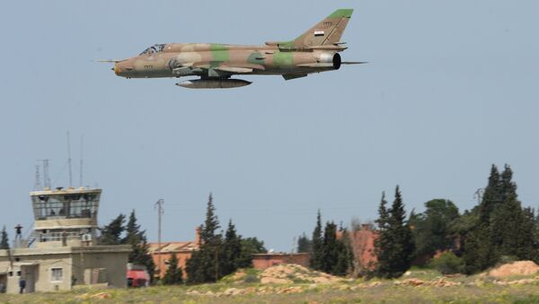 Самолет сирийских военно-воздушных сил на аэродроме Шайрат. 8 апреля 2017 Самолет сирийских военно-воздушных сил на аэродроме Шайрат. 8 апреля 2017