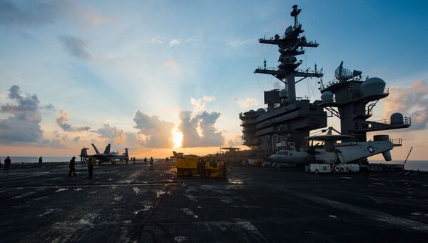 Авианосец ВМС США Карл Винсон в Южно-Китайском море. Архивное фото Авианосец ВМС США Карл Винсон в Южно-Китайском море. Архивное фото