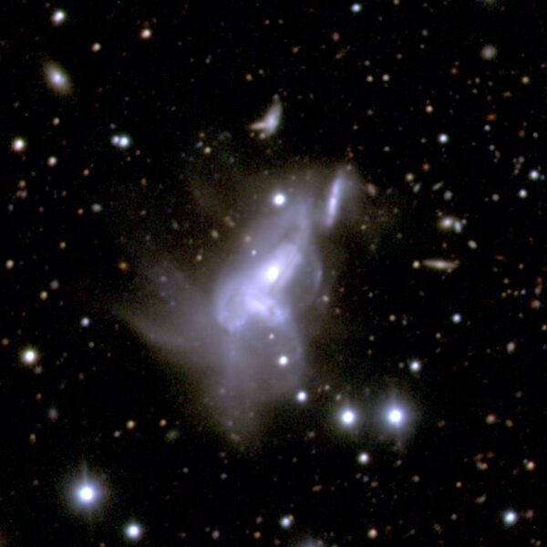Галактика NGC 7212, захватывающая притяжением близкие галактики – спутники. Снимок 6-м телескопа с прибором SCORPIO Галактика NGC 7212, захватывающая притяжением близкие галактики – спутники. Снимок 6-м телескопа с прибором SCORPIO