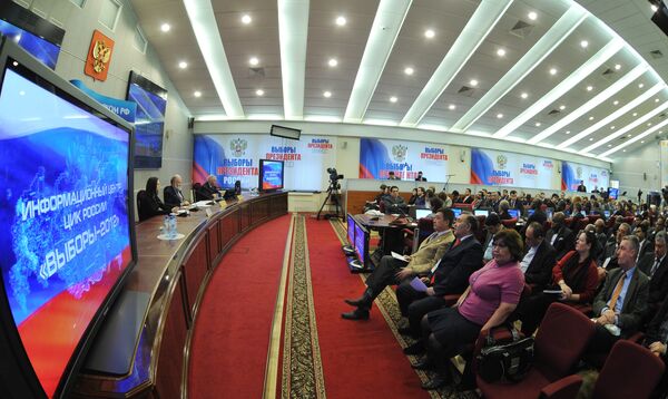 Во время презентации Информационного центра ЦИК России Выборы-2012 для иностранных наблюдателей и представителей дипломатического корпуса. 2012 год Во время презентации Информационного центра ЦИК России Выборы-2012 для иностранных наблюдателей и представителей дипломатического корпуса. 2012 год