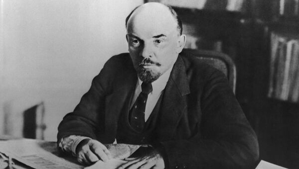Владимир Ильич Ленин в своем кабинете в Кремле. Москва. 16 октября 1918 Владимир Ильич Ленин в своем кабинете в Кремле. Москва. 16 октября 1918
