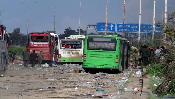 Поврежденные в результате теракта автобусы в районе Алеппо Поврежденные в результате теракта автобусы в районе Алеппо