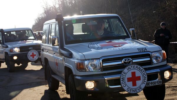 Спасательные экипажи Международного комитета Красного Креста. Архивное фото Спасательные экипажи Международного комитета Красного Креста. Архивное фото