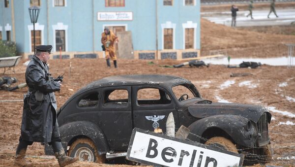 Участники во время военно-исторической реконструкции Штурм Берлина Участники во время военно-исторической реконструкции Штурм Берлина