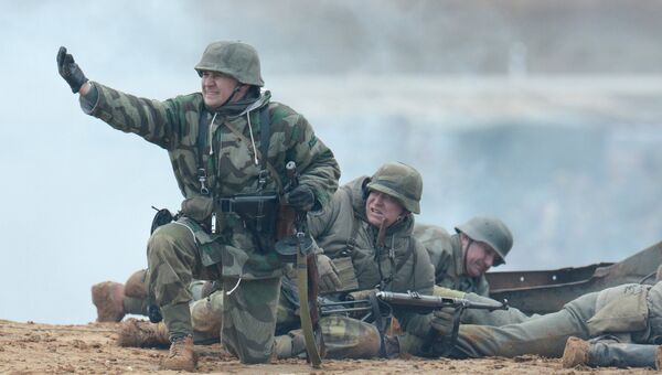 Участники во время военно-исторической реконструкции Штурм Берлина Участники во время военно-исторической реконструкции Штурм Берлина