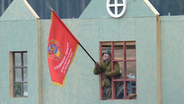 Участник во время военно-исторической реконструкции Штурм Берлина Участник во время военно-исторической реконструкции Штурм Берлина