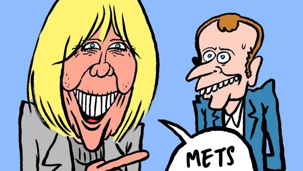 Эммануэль Макрон и его супругу Бриджит на карикатуре журнала Charlie Hebdo Эммануэль Макрон и его супругу Бриджит на карикатуре журнала Charlie Hebdo