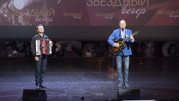 Музыканты Алексей Кортнев и Сергей Чекрыжов на Звездном вечере журнала Театрал в киноклубе Эльдар, Москва, 24 апреля 2017 Музыканты Алексей Кортнев и Сергей Чекрыжов на Звездном вечере журнала Театрал в киноклубе Эльдар, Москва, 24 апреля 2017