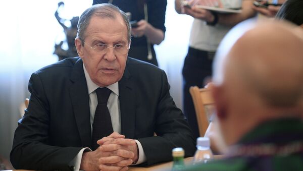 Министр иностранных дел РФ Сергей Лавров во время встречи с бывшим президентом Афганистана Хамидом Карзаем. 25 апреля 2017 Министр иностранных дел РФ Сергей Лавров во время встречи с бывшим президентом Афганистана Хамидом Карзаем. 25 апреля 2017