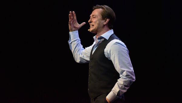 Актер, режиссер и художественный руководитель Московского Губернского драматического театра Сергей Безруков на Звездном вечере журнала Театрал в киноклубе Эльдар. Архивное фото Актер, режиссер и художественный руководитель Московского Губернского драматического театра Сергей Безруков на Звездном вечере журнала Театрал в киноклубе Эльдар. Архивное фото
