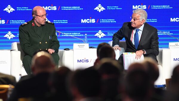 Министр обороны Пакистана Хаваджа Мухаммад Асиф (справа) и министр обороны Ирана Хоссейн Дехган на VI Московской конференции по международной безопасности. 26 апреля 2017 Министр обороны Пакистана Хаваджа Мухаммад Асиф (справа) и министр обороны Ирана Хоссейн Дехган на VI Московской конференции по международной безопасности. 26 апреля 2017