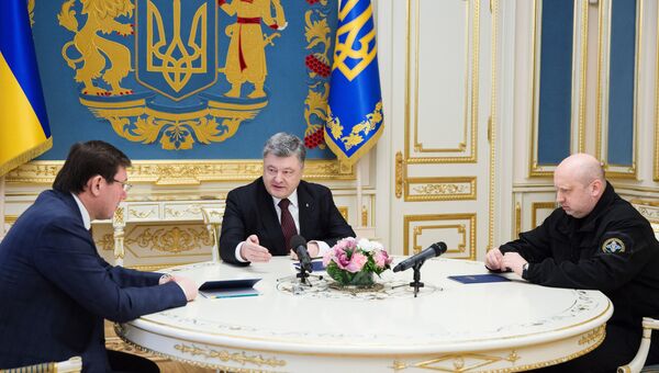 Президент Украины Петр Порошенко, генеральный прокурор Юрий Луценко и секретарь СНБО Александр Турчинов. 28 апреля 2017 Президент Украины Петр Порошенко, генеральный прокурор Юрий Луценко и секретарь СНБО Александр Турчинов. 28 апреля 2017
