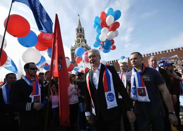 Первомайская демонстрация трудящихся на Красной площади Первомайская демонстрация трудящихся на Красной площади