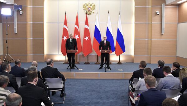 Президент РФ Владимир Путин и президент Турции Реджеп Тайип Эрдоган во время совместной пресс-конференции по итогам встречи в Сочи. 3 мая 2017 Президент РФ Владимир Путин и президент Турции Реджеп Тайип Эрдоган во время совместной пресс-конференции по итогам встречи в Сочи. 3 мая 2017