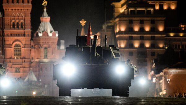 Танк Т-14 Армата на репетиции военного парада на Красной площади в Москве. 2017 год Танк Т-14 Армата на репетиции военного парада на Красной площади в Москве. 2017 год