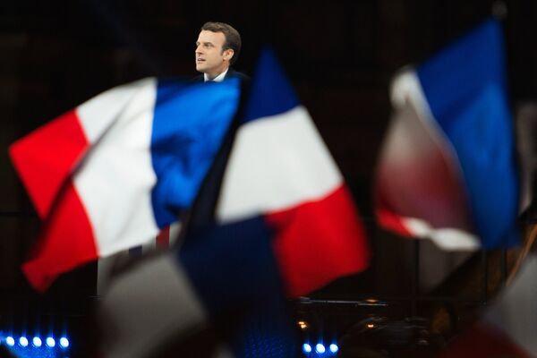 Лидер движения En Marche Эммануэль Макрон, победивший на президентских выборах во Франции, во время своей победной речи перед Лувром в Париже Лидер движения En Marche Эммануэль Макрон, победивший на президентских выборах во Франции, во время своей победной речи перед Лувром в Париже