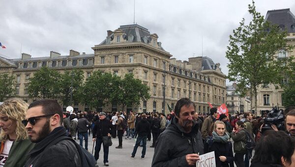 Акция протеста в Париже 08.05.2017 Акция протеста в Париже 08.05.2017