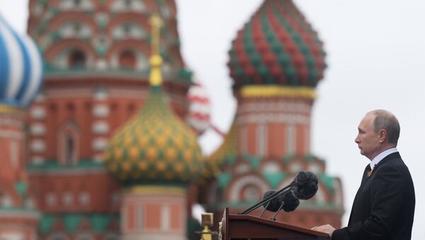 Президент РФ В.Путин и премьер-министр РФ Д.Медведев на военном параде в честь 72-й годовщины Победы в ВОВ Президент РФ В.Путин и премьер-министр РФ Д.Медведев на военном параде в честь 72-й годовщины Победы в ВОВ