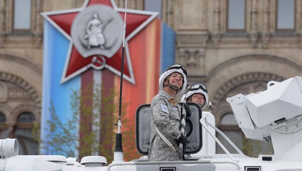 Военнослужащий во время военного парада на Красной площади, посвящённого 72-й годовщине Победы в Великой Отечественной войне 1941-1945 годов Военнослужащий во время военного парада на Красной площади, посвящённого 72-й годовщине Победы в Великой Отечественной войне 1941-1945 годов
