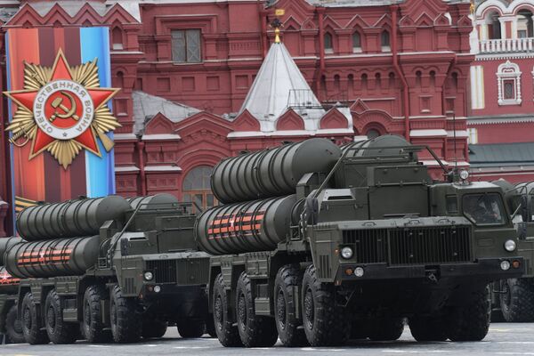 Зенитный ракетный комплекс С-400 Триумф на военном параде на Красной площади, посвящённого 72-й годовщине Победы в Великой Отечественной войне 1941-1945 годов Зенитный ракетный комплекс С-400 Триумф на военном параде на Красной площади, посвящённого 72-й годовщине Победы в Великой Отечественной войне 1941-1945 годов