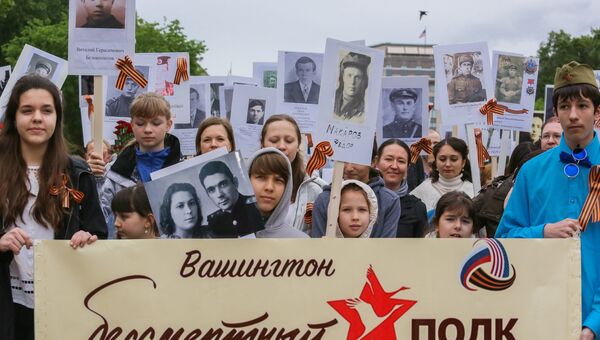 Участники акции Бессмертный полк в Вашингтоне Участники акции Бессмертный полк в Вашингтоне