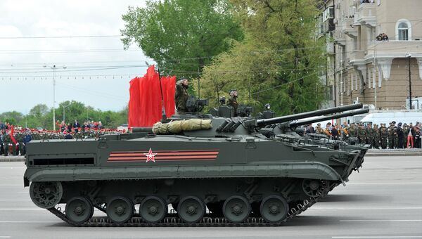 Боевая машина пехоты БМП-3 во время военного парада в Ростове-на-Дону Боевая машина пехоты БМП-3 во время военного парада в Ростове-на-Дону