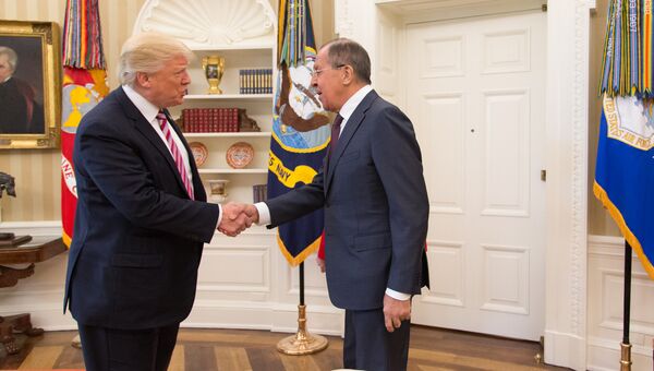 Встреча министра иностранных дел России Сергея Лаврова и президента США Дональда Трампа в Вашингтоне. 10 мая 2017. Архивное фото Встреча министра иностранных дел России Сергея Лаврова и президента США Дональда Трампа в Вашингтоне. 10 мая 2017. Архивное фото