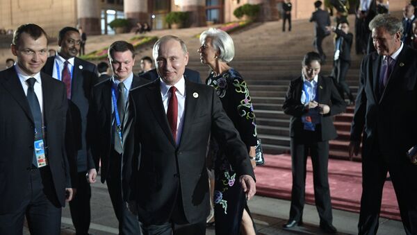 Президент РФ Владимир Путин у Дома народных собраний в Пекине. 14 мая 2017 Президент РФ Владимир Путин у Дома народных собраний в Пекине. 14 мая 2017
