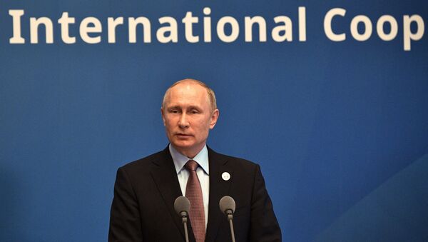 Президент РФ Владимир Путин во время Международного форума Один пояс, один путь в Пекине. 15 мая 2017 Президент РФ Владимир Путин во время Международного форума Один пояс, один путь в Пекине. 15 мая 2017