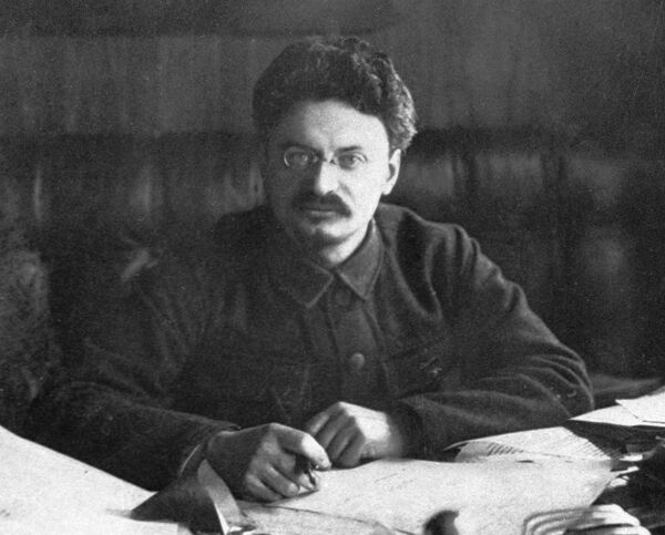 Лев Давидович Троцкий, политический и государственный деятель, председатель Революционного военного совета РСФСР. 1920 год Лев Давидович Троцкий, политический и государственный деятель, председатель Революционного военного совета РСФСР. 1920 год