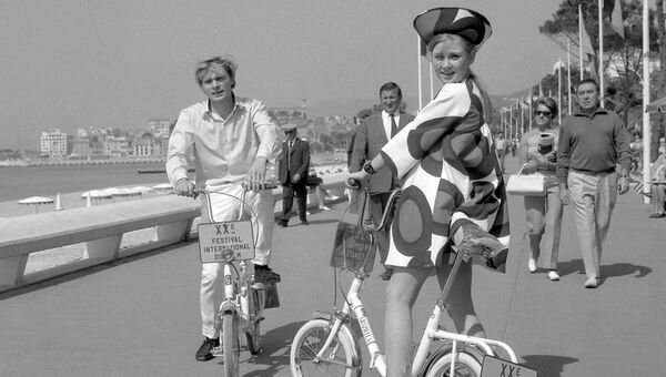 Актер Олег Видов и Гитте Хеннинг на каннском кинофестивале. 2 мая 1967 года Актер Олег Видов и Гитте Хеннинг на каннском кинофестивале. 2 мая 1967 года
