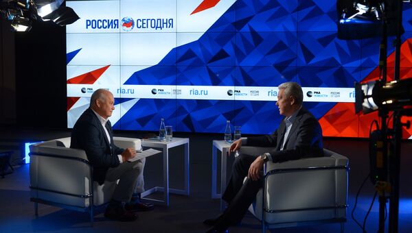 Мэр Москвы Сергей Собянин во время интервью генеральному директору МИА Россия сегодня Дмитрию Киселеву. 19 мая 2017 Мэр Москвы Сергей Собянин во время интервью генеральному директору МИА Россия сегодня Дмитрию Киселеву. 19 мая 2017