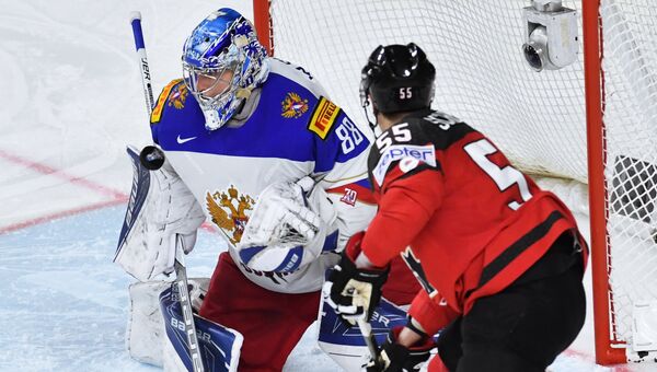 Вратарь сборной России Андрей Василевский и игрок сборной Канады Марк Шайфли в полуфинальном матче чемпионата мира по хоккею 2017 Вратарь сборной России Андрей Василевский и игрок сборной Канады Марк Шайфли в полуфинальном матче чемпионата мира по хоккею 2017