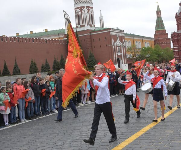 Торжественный прием в пионеры на Красной площади Торжественный прием в пионеры на Красной площади