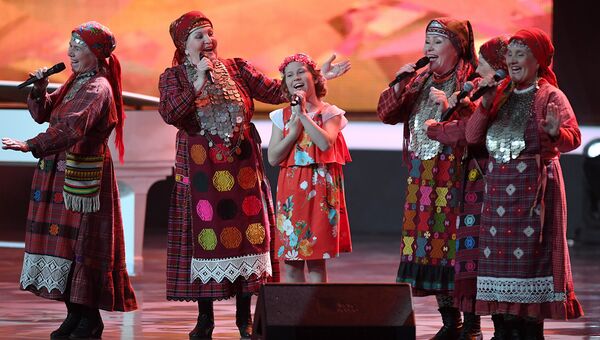 Бурановские бабушки и финалистка детского вокального конкурса Ты супер! Бурановские бабушки и финалистка детского вокального конкурса Ты супер!