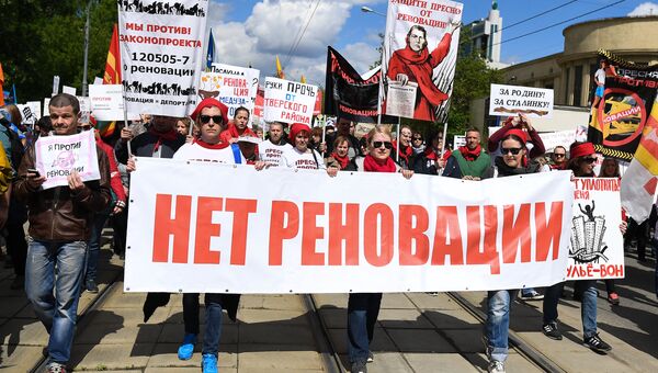 Участники митинга на улице Вавилова против сноса пятиэтажек в Москве. 28 мая 2017 Участники митинга на улице Вавилова против сноса пятиэтажек в Москве. 28 мая 2017