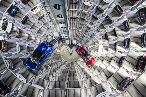 Автомобили Volkswagen на складе в Вольфсбурге Автомобили Volkswagen на складе в Вольфсбурге