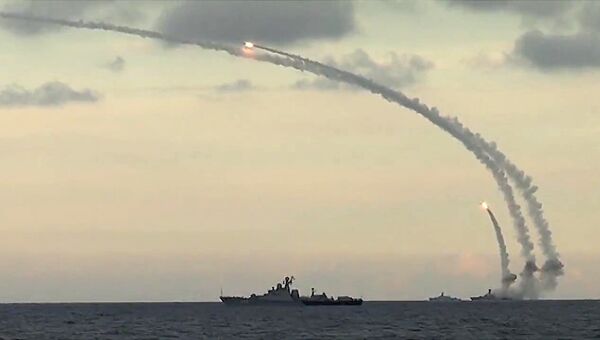 Из акватории Каспийского моря ракетными кораблями Каспийской флотилии РФ нанесен массированный удар 18-ю крылатыми ракетами комплекса Калибр-НК по 7-ми целям позиций террористов в сирийских провинциях Ракка, Идлиб и Алеппо Из акватории Каспийского моря ракетными кораблями Каспийской флотилии РФ нанесен массированный удар 18-ю крылатыми ракетами комплекса Калибр-НК по 7-ми целям позиций террористов в сирийских провинциях Ракка, Идлиб и Алеппо