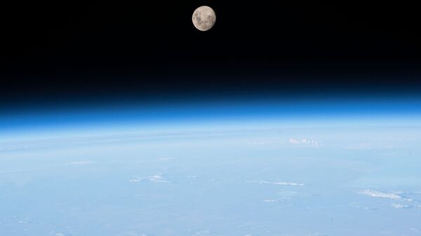Снимок Луны снятый с МКС Снимок Луны снятый с МКС