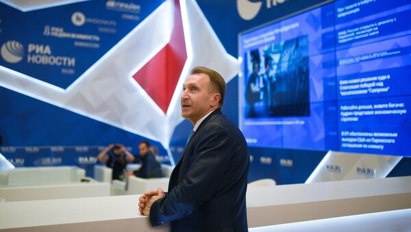 Заместитель председателя правительства РФ Игорь Шувалов у стенда МИА Россия сегодня накануне открытия Санкт-Петербургского международного экономического форума 2017. 31 мая 2017 Заместитель председателя правительства РФ Игорь Шувалов у стенда МИА Россия сегодня накануне открытия Санкт-Петербургского международного экономического форума 2017. 31 мая 2017