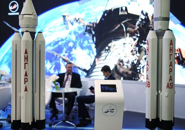 Стенд Роскосмоса на выставке в рамках Санкт-Петербургского международного экономического форума 2017 Стенд Роскосмоса на выставке в рамках Санкт-Петербургского международного экономического форума 2017