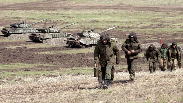 Бойцы Народной милиции Луганской народной республики во время тактических учений в Луганской области. Архивное фото Бойцы Народной милиции Луганской народной республики во время тактических учений в Луганской области. Архивное фото